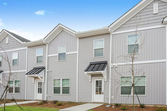 Building Photo - 105 Dogwood Village Trl