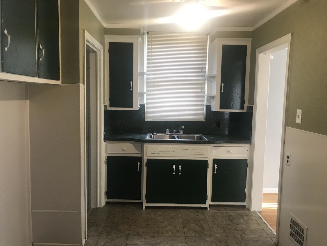 Foto del edificio - 9962 Whitcomb Ave