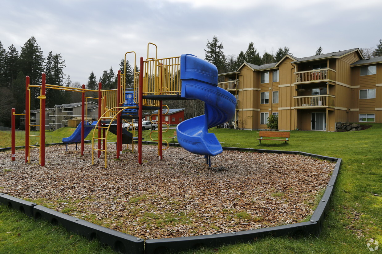 ¡Área de juegos para niños - Conifer Woods Apartments