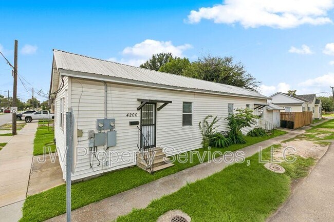 Photo - 4200-4202 5th St House