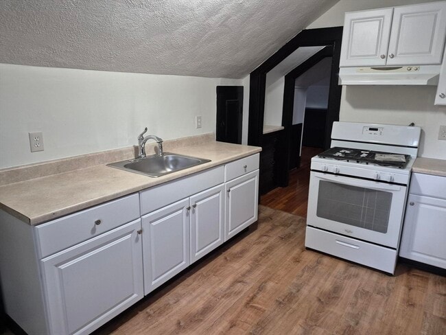 Building Photo - 126 W Wyoming Ave