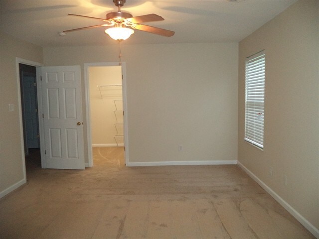 Foto del edificio - 4657 Aylesbury Drive