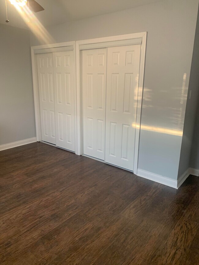 Building Photo - 4505 Maple Ave