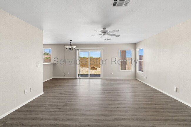 Foto del edificio - 12106 N 130th Dr