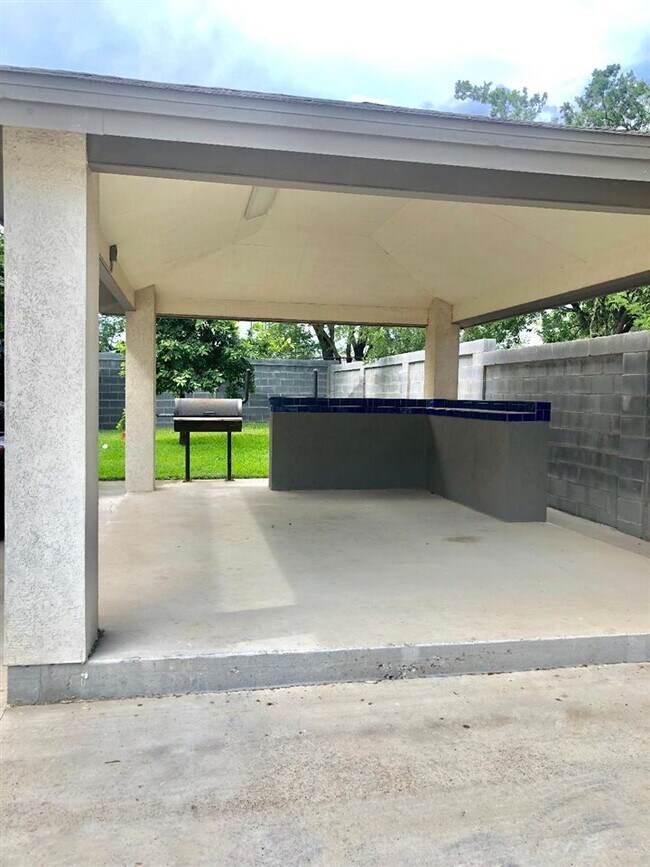 Foto del edificio - 412 Hilltop Rd