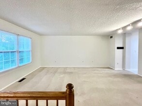 Building Photo - 33 Ketley Pl