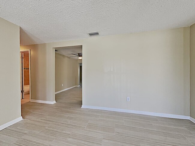 Building Photo - 8261 Greenleaf Cir