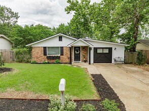 Building Photo - 2532 Steven Dr