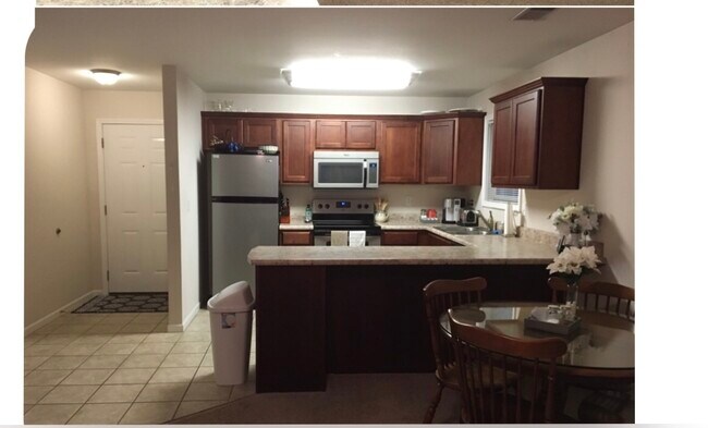 Foto del edificio - 1104 N Elm St