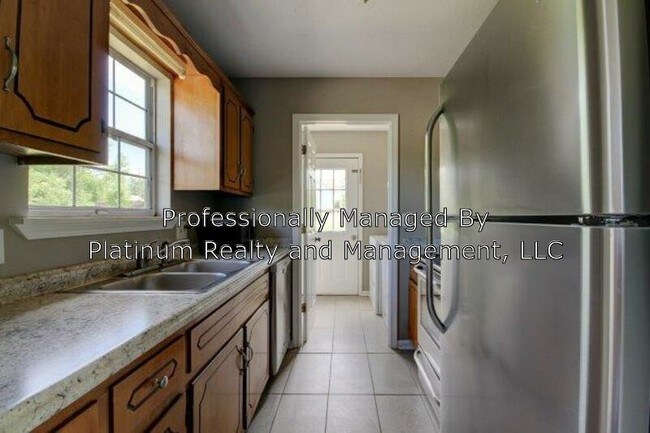 Foto del edificio - 4851 Woodrow Rd