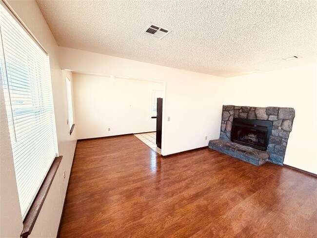 Foto del edificio - 320 Falcon Ct