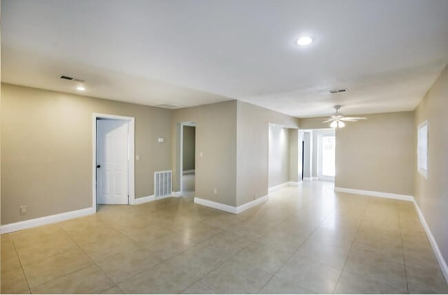 Foto del edificio - 1616 NE 36th St