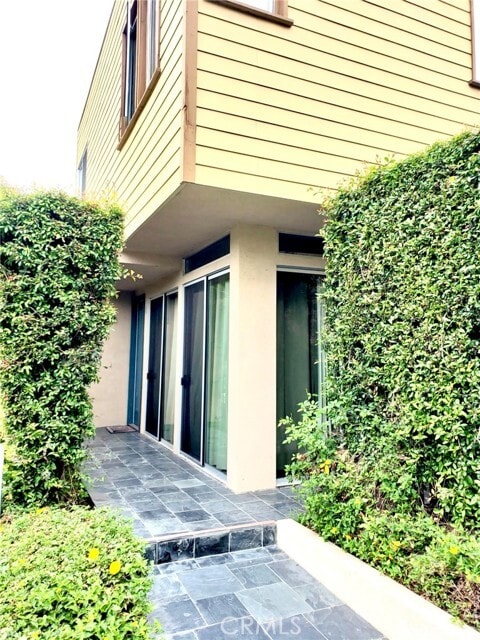Building Photo - 41 N Oak Ave