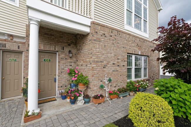 Building Photo - 108 Valley Pointe Dr