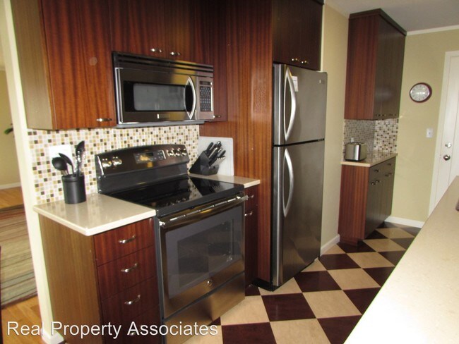 Foto del edificio - 608-612 Sunset Ave N