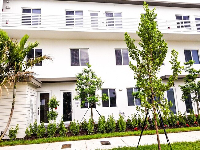 Foto del edificio - 6425 NW 103rd Pl