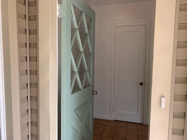 Front Door/Coat closet - 780 W 1850 N