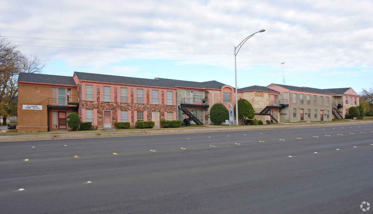 Building - Sycamore Park Apartments