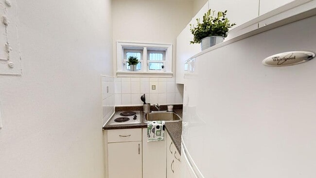Interior Photo - 149 MacLaren