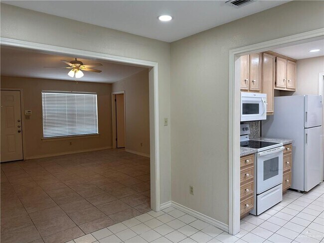 Building Photo - 717 Nightingale Ave