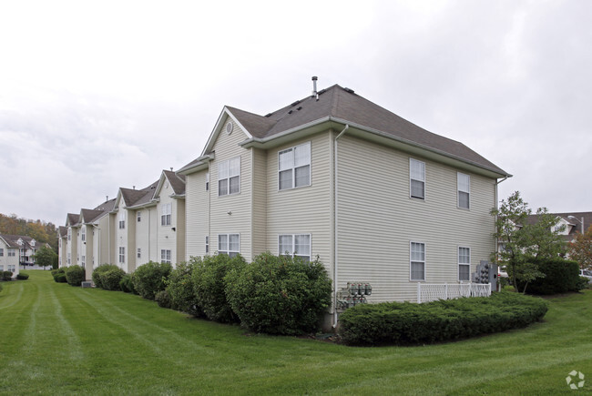 Building Photo - Green Hill Court Apartments