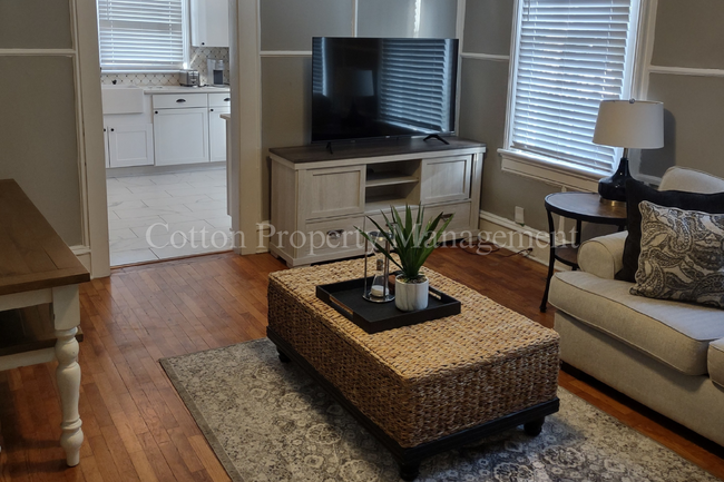 Building Photo - 2BR/1BA Home in Carolina Place!  $1,825/mo...