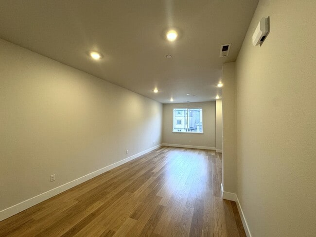 Building Photo - 15083 NW Ethel Ln