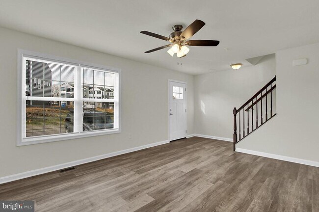 Foto del edificio - 74 Brookside Ave