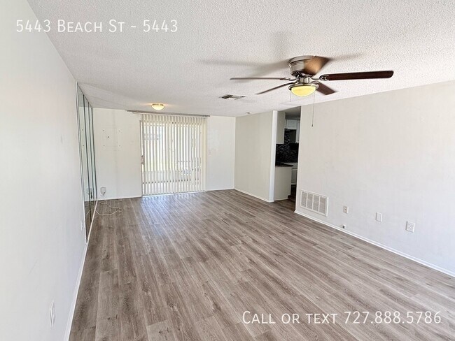 Foto del edificio - 5443 Beach St
