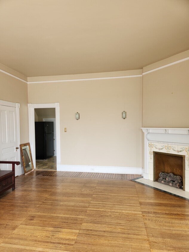 Primary Photo - 301 W Park St