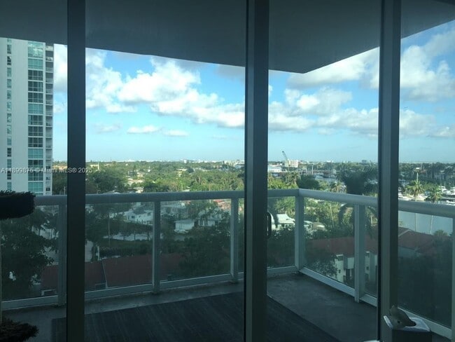 Foto del edificio - 1861 NW S River Dr