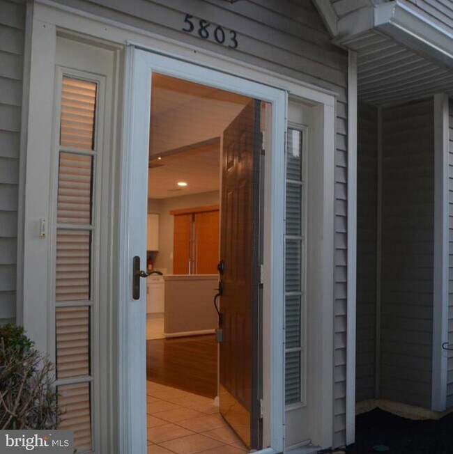 Foto del edificio - 5803 Coventry Way