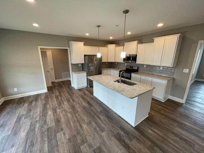 Building Photo - Large Home For Rent East Louisville