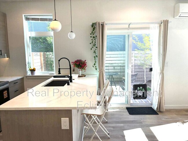 Foto del edificio - 2925 39th Ave SW