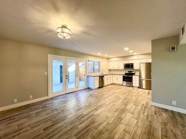 Building Photo - REMODELED 3BD/2.5BA TOWNHOUSE W/ 2-CAR GAR...