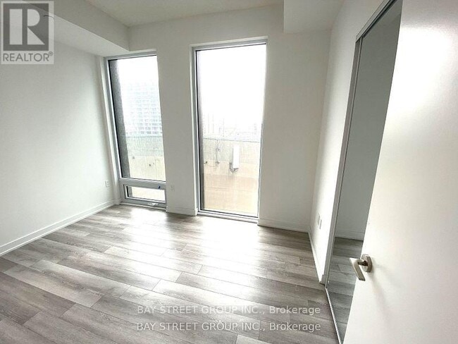 Photo du bâtiment - 238-1238 Simcoe St