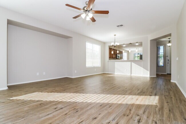 Foto del edificio - 15119 W Banff Ln