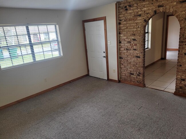 Building Photo - 2907 W Park Dr