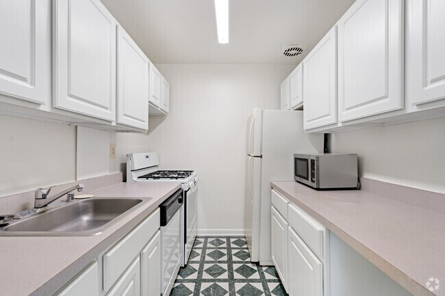 1 habitación, 1 baño - 650 pies cuadrados - Cocina - Foxhall Terrace