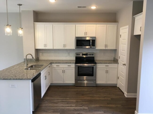 Building Photo - 244 Mansfield Dr