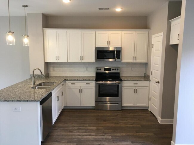 Foto del edificio - 244 Mansfield Dr