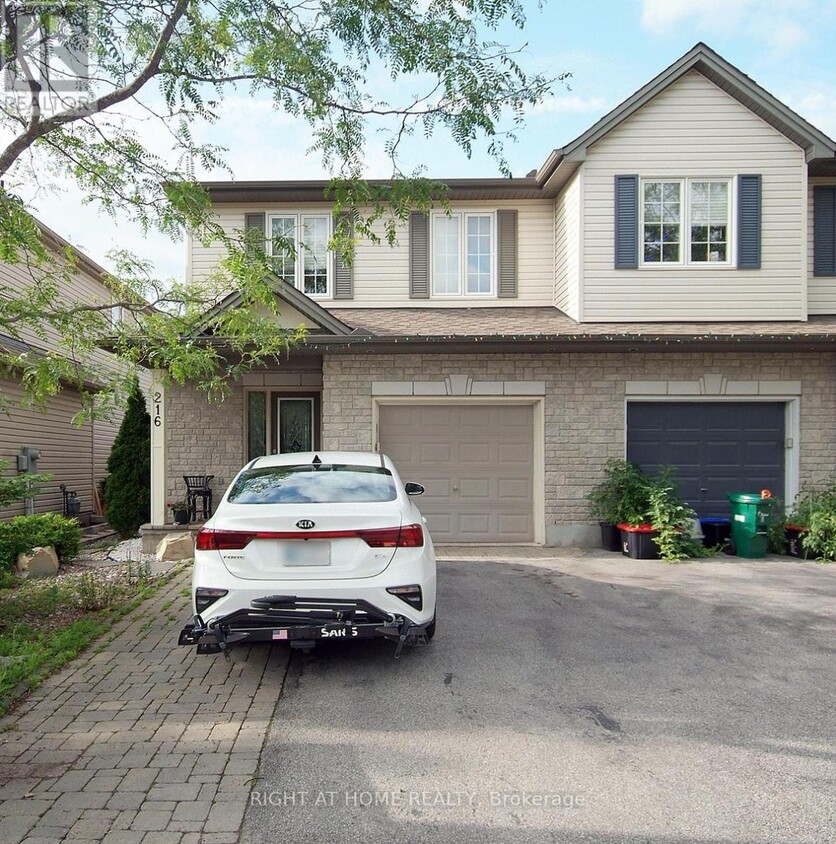 Primary Photo - 216 Horseshoe Crescent