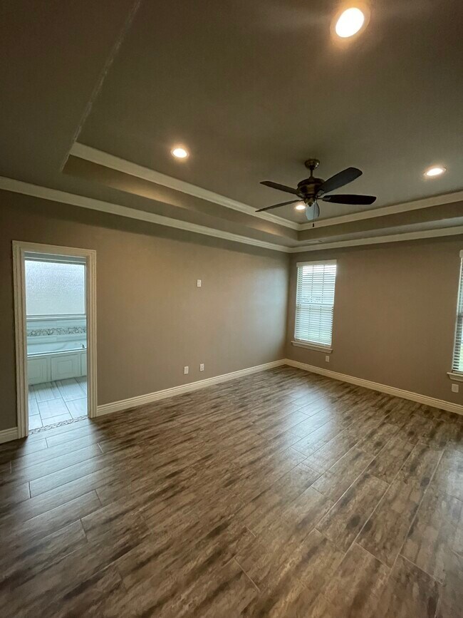 Building Photo - 455 N Snyders Bluff Dr