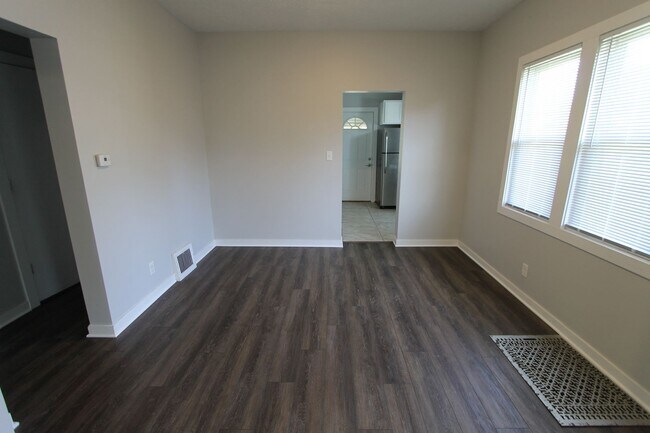 Foto del edificio - Lovely South Omaha Home. Available Soon!  Appliances Included