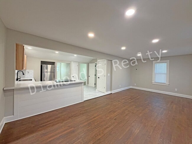 Building Photo - Adorable 1 Bedroom Home Available Now!