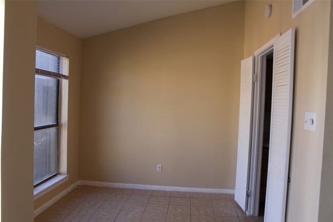 Building Photo - 16111 Aspenglen Dr