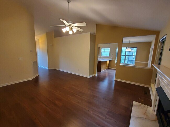 Building Photo - 3-Bed/2-Bath in Franklin- Fieldstone Farms