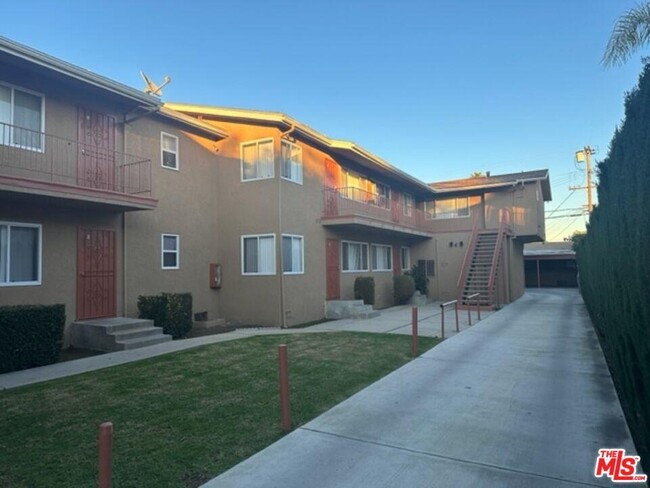 Foto del edificio - 6208 S Victoria Ave