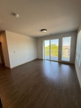 Interior Photo - Mira