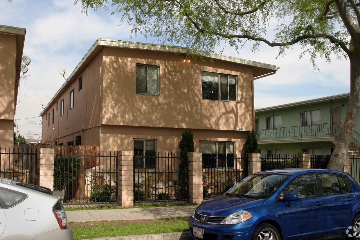 Building Photo - 1441 E 17th St